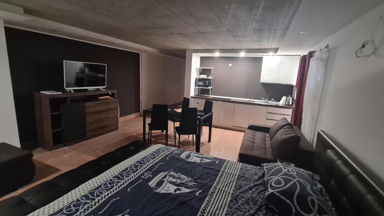 Studio Apartment Doki Basement Pula Exterior foto