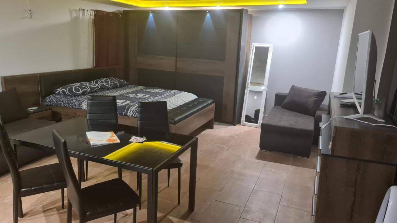 Studio Apartment Doki Basement Pula Exterior foto
